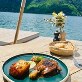 Une assiette gourmande + une vue magnifique sur le lac d’Annecy… que demander de plus ? 🐓🇫🇷

On arrive @lescassines 😍

@volaillesmieral.cyrille #volaille #canette #mieral #annecy #foodie #chef #cuisine