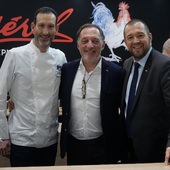 Jour 4 du @sirha_lyon 🇫🇷🐓
On commence la journée avec la visite de @romainbesseron & @guillaume_gomez_ ✌🏼

Rendez-vous stand 6G84 !

#mieral #sirha #sirhalyon #volailledebresse
📸 @margotreinartz